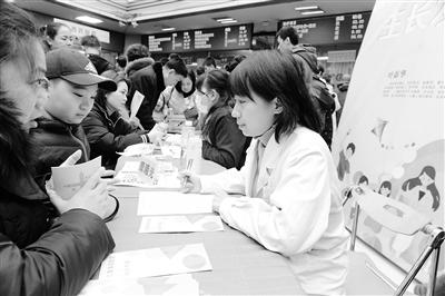 蘭州大學(xué)第一醫(yī)院舉行“新年！新高度！”兒童保健義診活動(dòng)