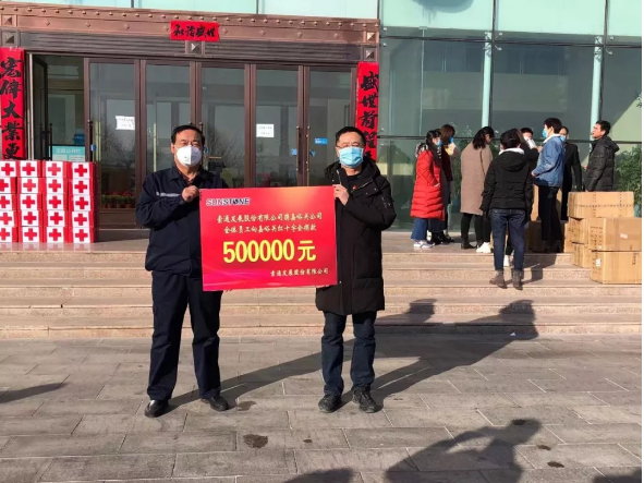 【眾志成城戰(zhàn)勝疫情】你們?cè)谇盀槲覀冋陲L(fēng)擋雨，這點(diǎn)心意請(qǐng)收下！大愛(ài)雄關(guān)我們一起前行