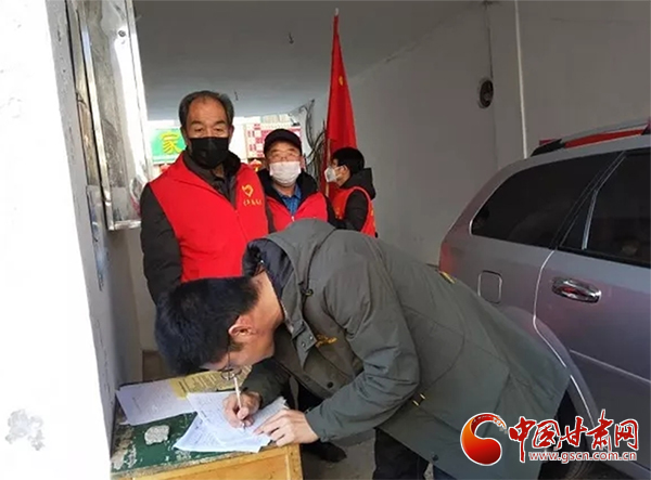 【甘肅全民戰(zhàn)“疫”】退休不褪色 戰(zhàn)“疫”一線(xiàn)顯擔(dān)當(dāng)（圖）