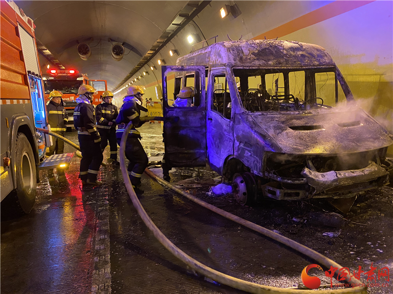 【微視頻】爭分奪秒！蘭州龔家灣消防救援站隧道內(nèi)搶救防疫物資