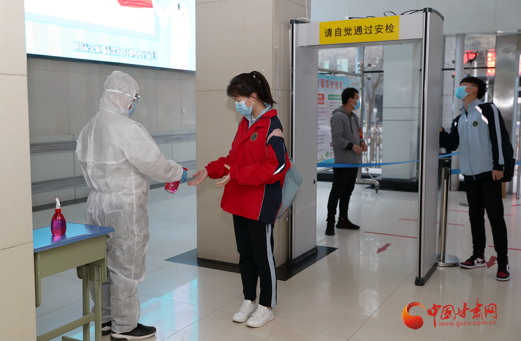 春暖少年歸 中國(guó)甘肅網(wǎng)記者帶你直擊“遲到”的開學(xué)第一天（組圖）