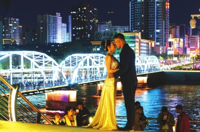 昨夜，中山橋夜景燈光更漂亮了