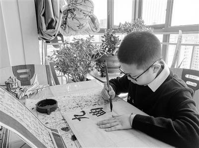 蘭州安寧區(qū)長風小學這名“書法小達人”很不簡單