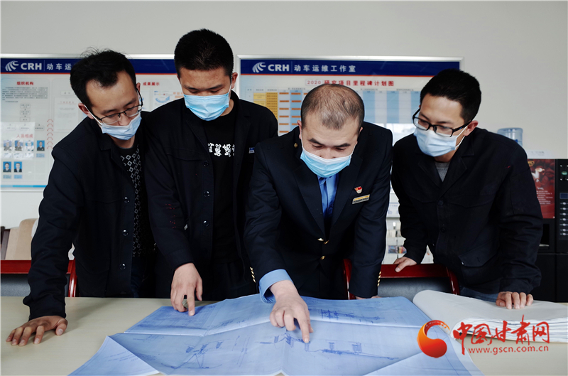 用奮斗的青春護(hù)航高鐵——記全國(guó)鐵路勞動(dòng)模范、蘭西動(dòng)車運(yùn)用所副所長(zhǎng)張學(xué)東