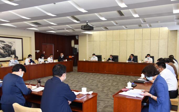 【兩會(huì)快訊】甘肅代表團(tuán)分組審議全國(guó)人大常委會(huì)工作報(bào)告，林鐸參加第一小組會(huì)議并發(fā)言