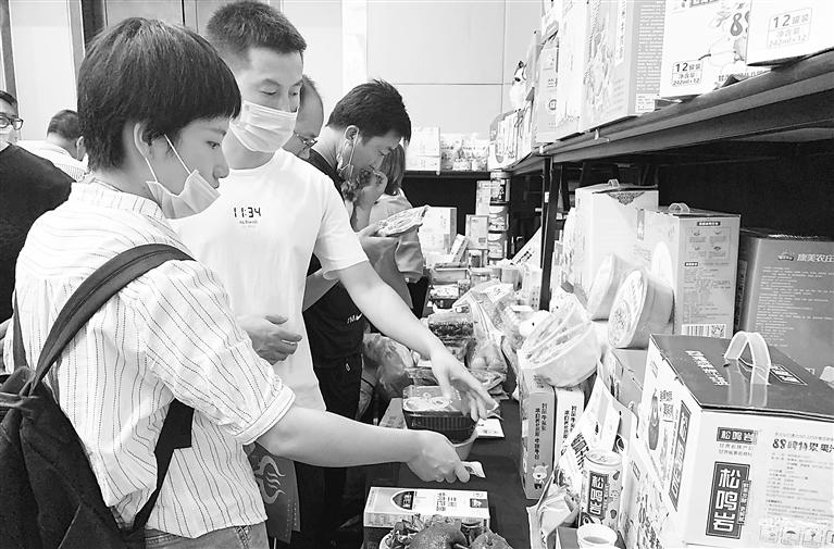 甘肅首次發(fā)布200個(gè)“甘味”農(nóng)產(chǎn)品品牌 現(xiàn)場(chǎng)簽訂購銷訂單9項(xiàng)