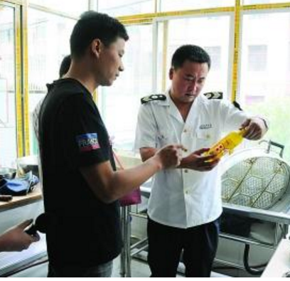 蘭州市場監(jiān)管局綜合行政執(zhí)法隊(duì)開展學(xué)校、托幼機(jī)構(gòu)食品安全專項(xiàng)檢查