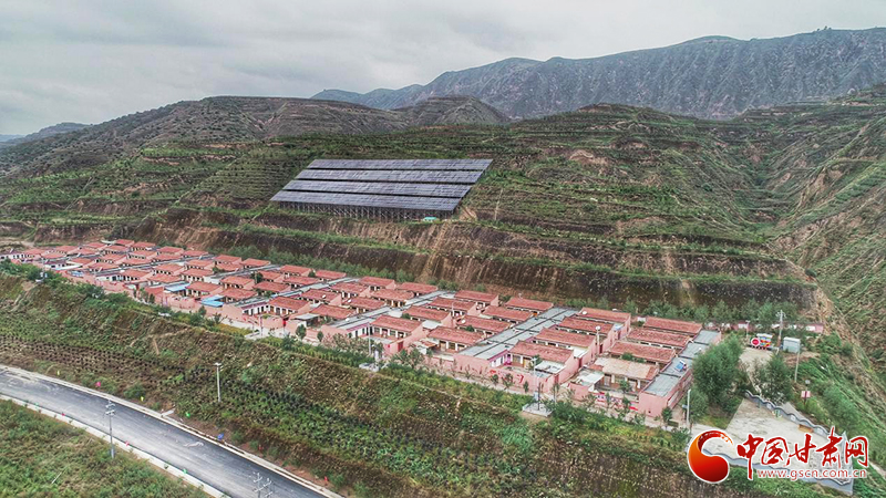 【跟著總書記看甘肅】布楞溝村：水引來了，路修通了，新農(nóng)村建起來了（圖）