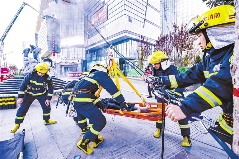 平涼消防支隊開展高層建筑滅火救援實戰(zhàn)演練