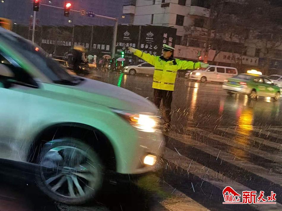 風(fēng)雪襲來，天水最美“警色”在路上！