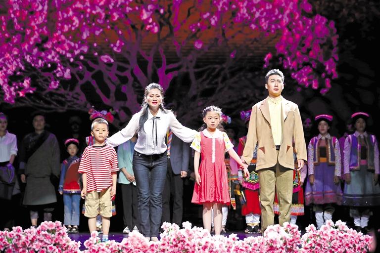 “春綠隴原·建黨百年”百場(chǎng)百部文藝展演 音樂(lè)劇《達(dá)瑪花開(kāi)》感動(dòng)金城