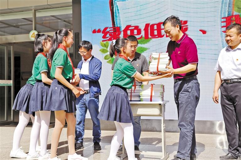 甘肅省生態(tài)環(huán)境廳開展送書進(jìn)?；顒?>
        </a><em>甘肅省生態(tài)環(huán)境廳開展送書進(jìn)?；顒?/em></li>
    <li><a  target=