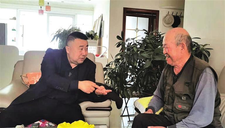 靖遠縣烏蘭鎮(zhèn)東關(guān)村黨支部書記李鴻奎為村民立目標(biāo):“老有所養(yǎng) 壯有所用 幼有所教”