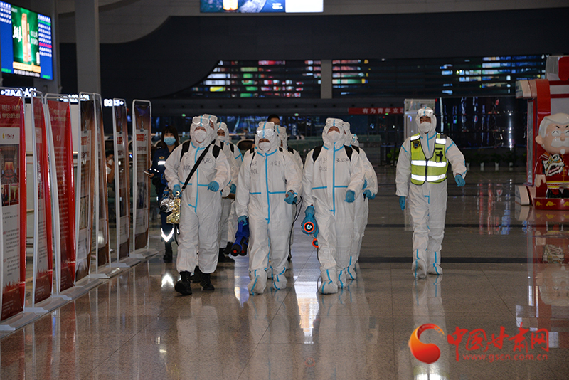 【隴拍客】蘭州西客站全面消殺，場(chǎng)面堪比大片