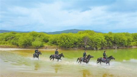 草原騎警，牧民心中的親人——記瑪曲縣公安局草原騎警大隊