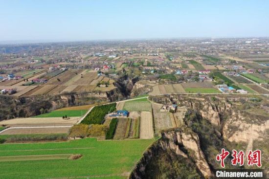 圖為位于甘肅省慶陽市西峰區(qū)境內(nèi)的南佐遺址地貌。(資料圖) 甘肅省文物局供圖