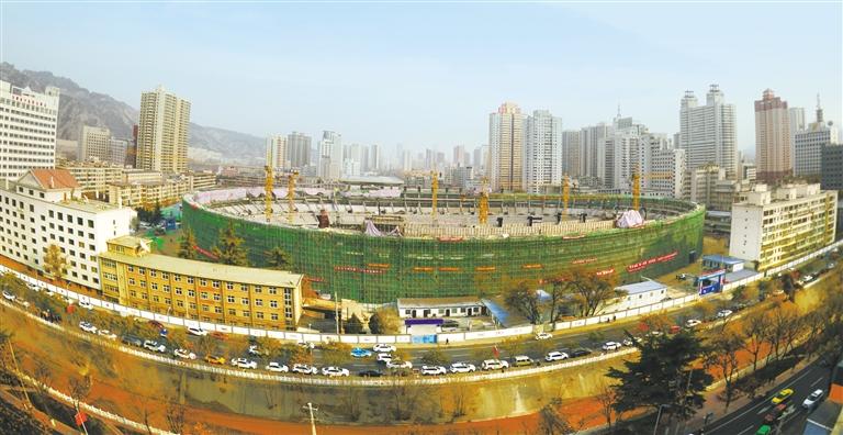 蘭州市七里河體育場(chǎng)主體封頂，預(yù)計(jì)明年7月交付使用