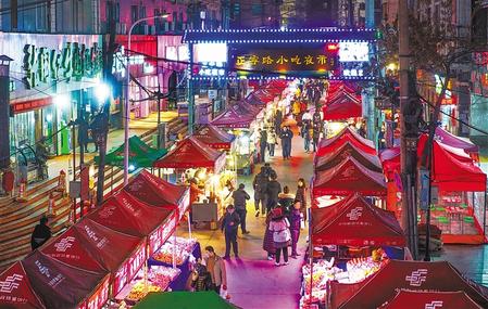 蘭州市城關(guān)區(qū)正寧路小吃夜市、南關(guān)民族風(fēng)味一條街恢復(fù)營業(yè)
