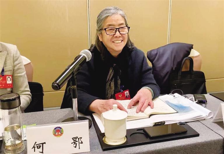 【委員風采】“明星委員”何鄂的三個“幸?！?>
        </a><em>【委員風采】“明星委員”何鄂的三個“幸?！?/em></li>
    <li><a  target=