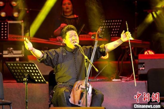 圖為樂隊主創(chuàng)巴依勒格。(資料圖) 受訪者供圖