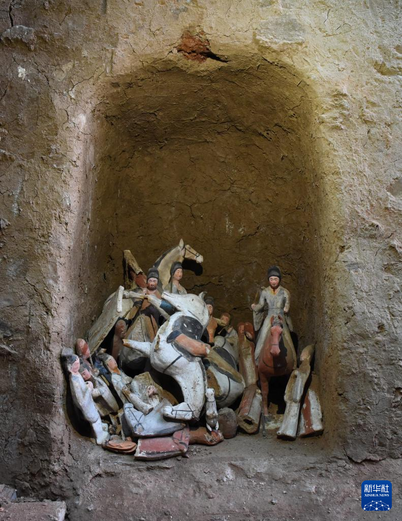 甘肅武威市唐代吐谷渾王族墓葬群慕容智墓墓道壁龕出土儀仗俑群（資料圖）。
