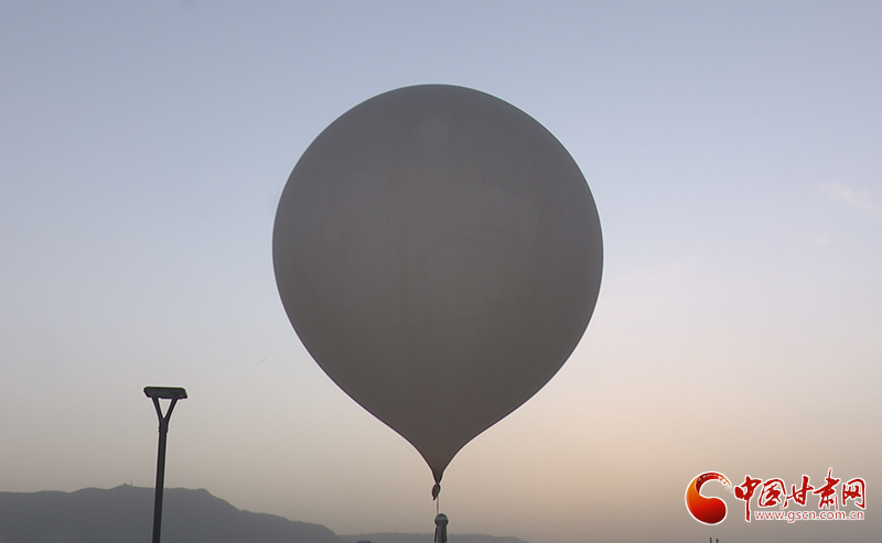 【世界氣象日】氣象站為何一天兩次放飛“大氣球”？甘肅氣象專家告訴你