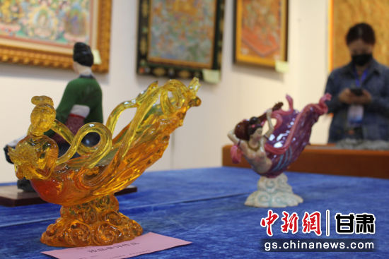 圖為敦煌飛天造型的作品。徐雪 攝