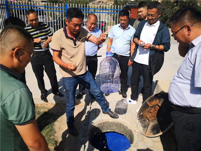 城關(guān)區(qū)作風(fēng)建設(shè)督察組赴青白石污水處理站，檢查污水采樣情況。.jpg