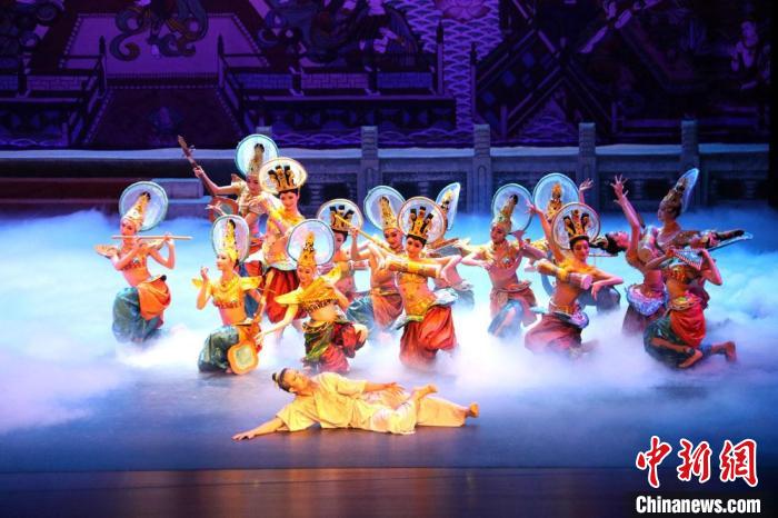 《絲路花雨》在敦煌大劇院演出。(資料圖) 敦煌市委宣傳部供圖