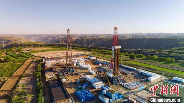 圖為中石油長慶油田慶陽華H60雙機組鉆井現場。(資料圖) 慶陽市委宣傳部供圖