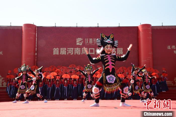 圖為首屆周口伏羲書展開幕式表演?！×赫赵?攝