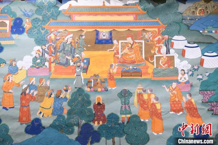 8月20日，在蘭州市博物館展出的大型歷史題材卷軸唐卡“涼州會盟”。　戴文昌 攝