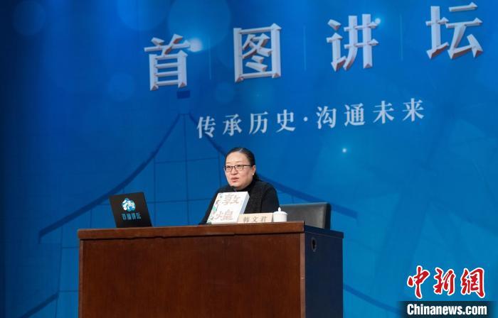 敦煌研究院文化弘揚部講解科科長韓文君?！『衔乃嚦霭嫔绻﹫D