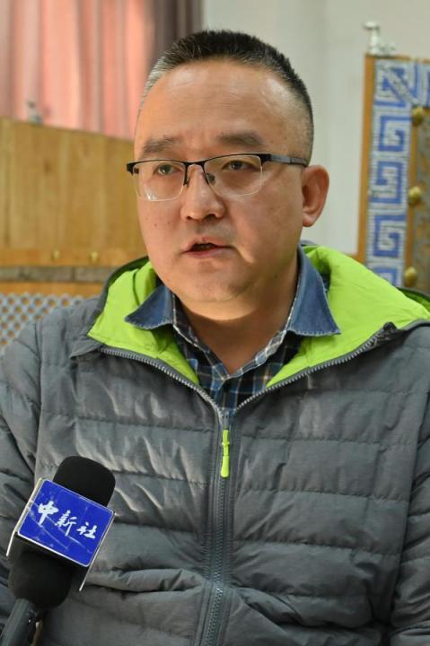 謝焱，甘肅省文物考古研究所副研究館員、考古研究二部主任、田野考古項(xiàng)目負(fù)責(zé)人。主持參與了張家川馬家塬戰(zhàn)國(guó)西戎墓地、臨潭磨溝齊家文化墓地等20多項(xiàng)考古調(diào)查、發(fā)掘工作，曾獲得中國(guó)國(guó)家文物局田野考古二、三等獎(jiǎng)，“十二五”文物保護(hù)科學(xué)和技術(shù)創(chuàng)新二等獎(jiǎng)等榮譽(yù)。