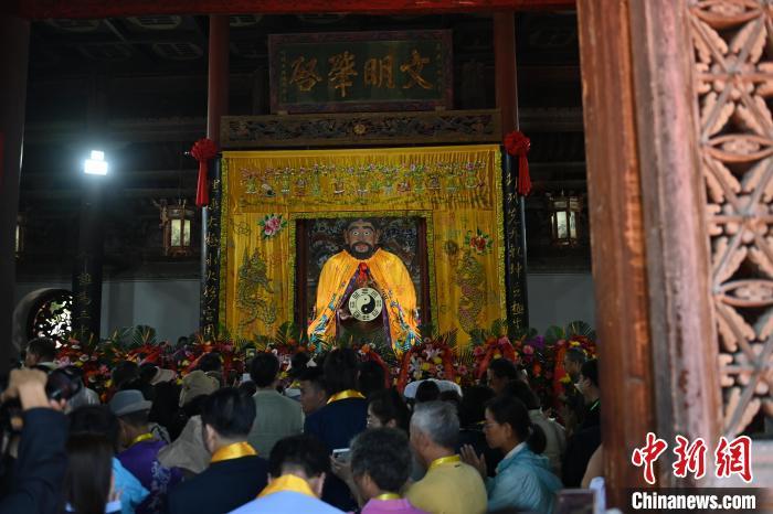 6月21日，2024(甲辰)年公祭中華人文始祖伏羲大典在甘肅天水舉行，來(lái)自海峽兩岸及港澳地區(qū)約500人現(xiàn)場(chǎng)共祭中華人文始祖伏羲。中新社記者 李亞龍 攝