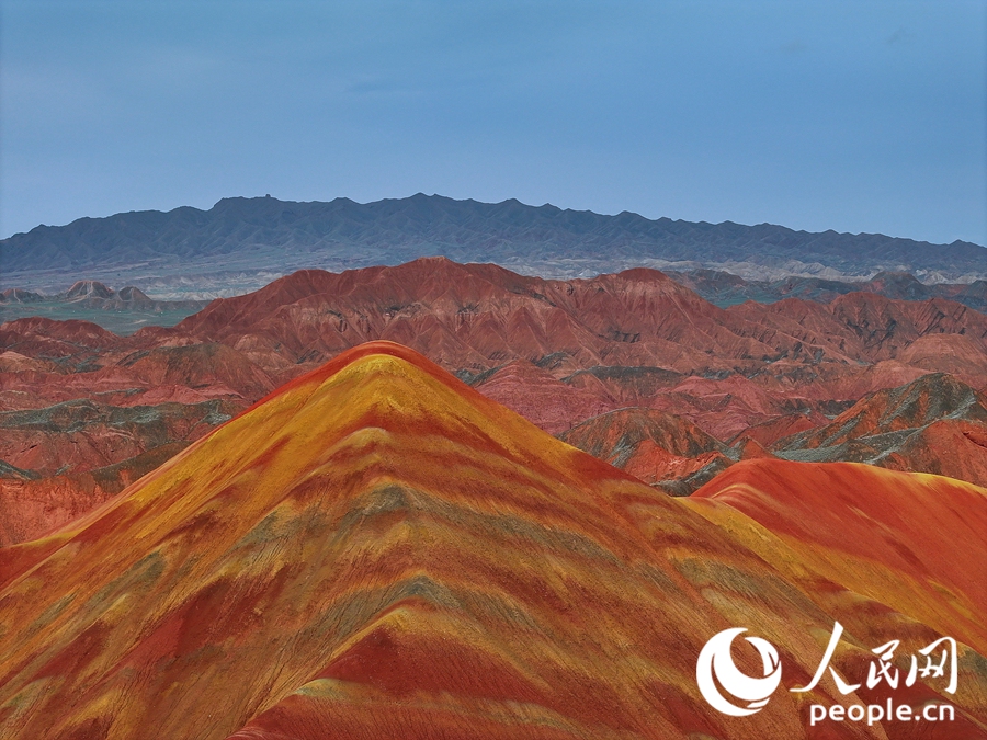 雨后的七彩丹霞，顏色格外艷麗。人民網(wǎng)記者 李根攝