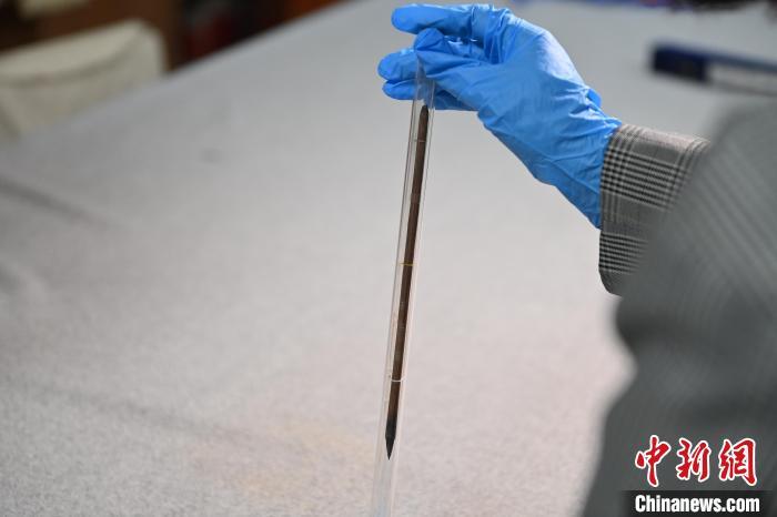 2024年5月7日，甘肅省博物館館藏國(guó)寶級(jí)文物“白馬作”毛筆。李亞龍　攝