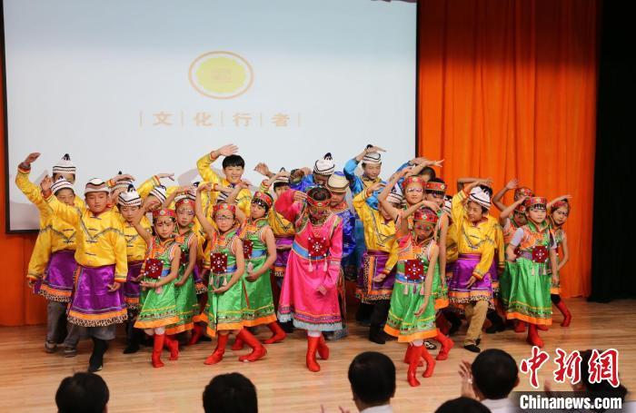 圖為蘭州大學(xué)文化行者團(tuán)隊(duì)走進(jìn)民族社區(qū)，開(kāi)展系列活動(dòng)。(資料圖)蘭州大學(xué)供圖