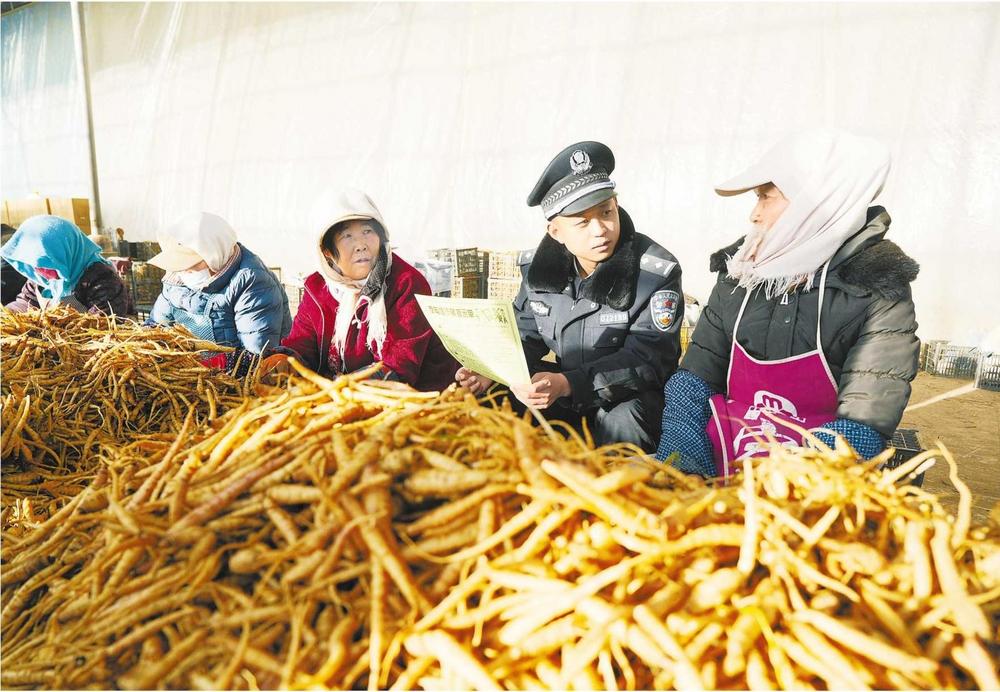 山丹公安走進(jìn)企業(yè)開(kāi)展安全大宣教等活動(dòng)