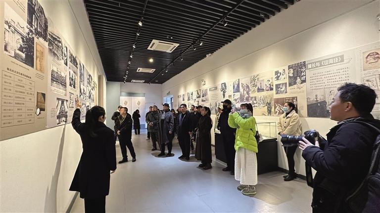 重溫新文化經(jīng)典 感悟“孺子?！鼻閼? /></a>
<a  target=