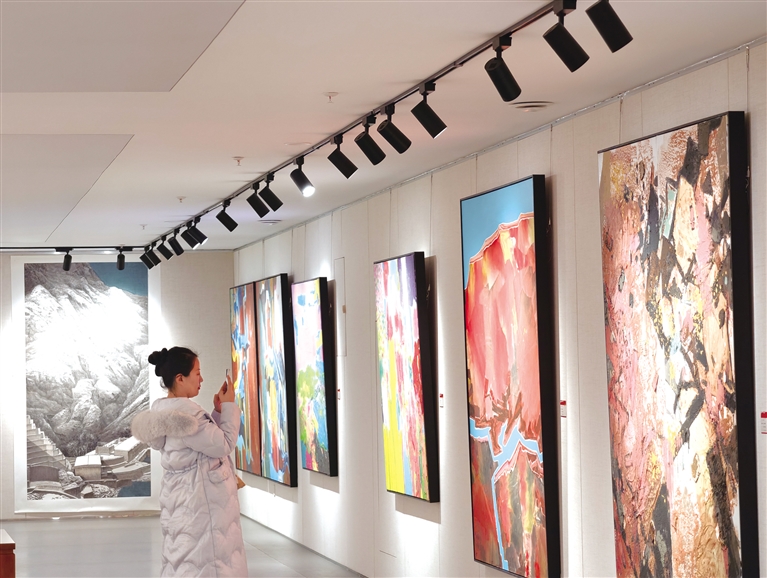 “絲路明珠·彩虹張掖”美術作品展亮相蘭州