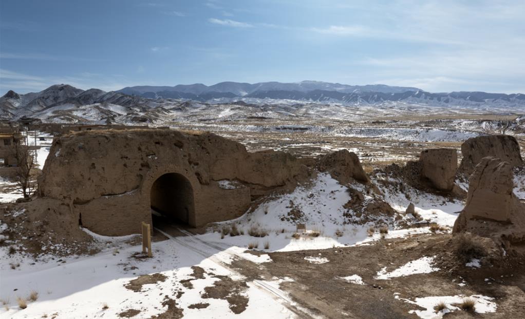 山丹：漢明長城覆薄雪 邊塞冬至畫意濃