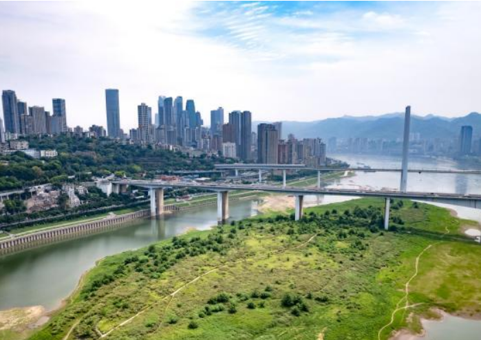 重慶：長江江灘變市民休閑地